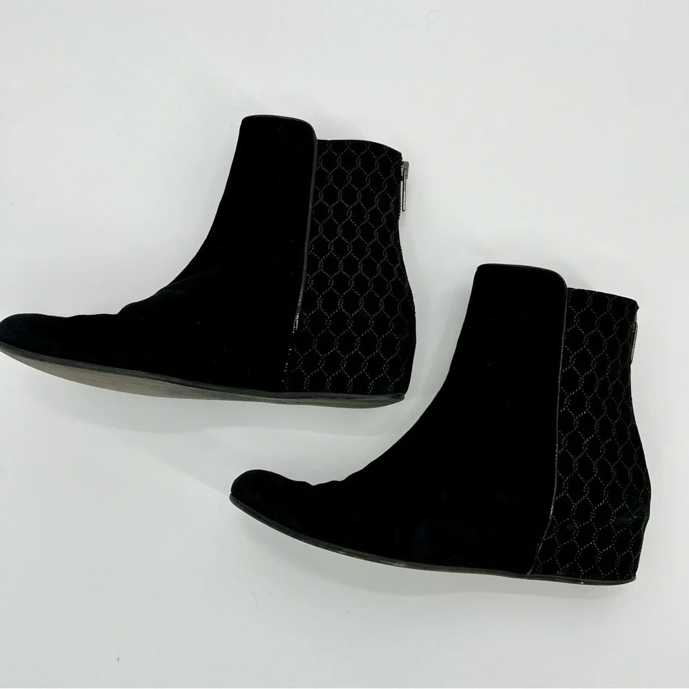 Aquatalia Women Suede Leather Chelsea Boots Black Wedge Heels Booties Size 8.5 - Picture 4 of 10